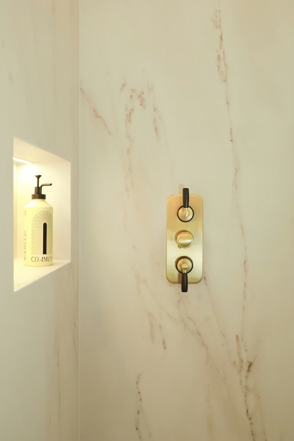 Rem Dekton - Dk natural 2.0Cm Jumbo Format: 132.28X65.75 in